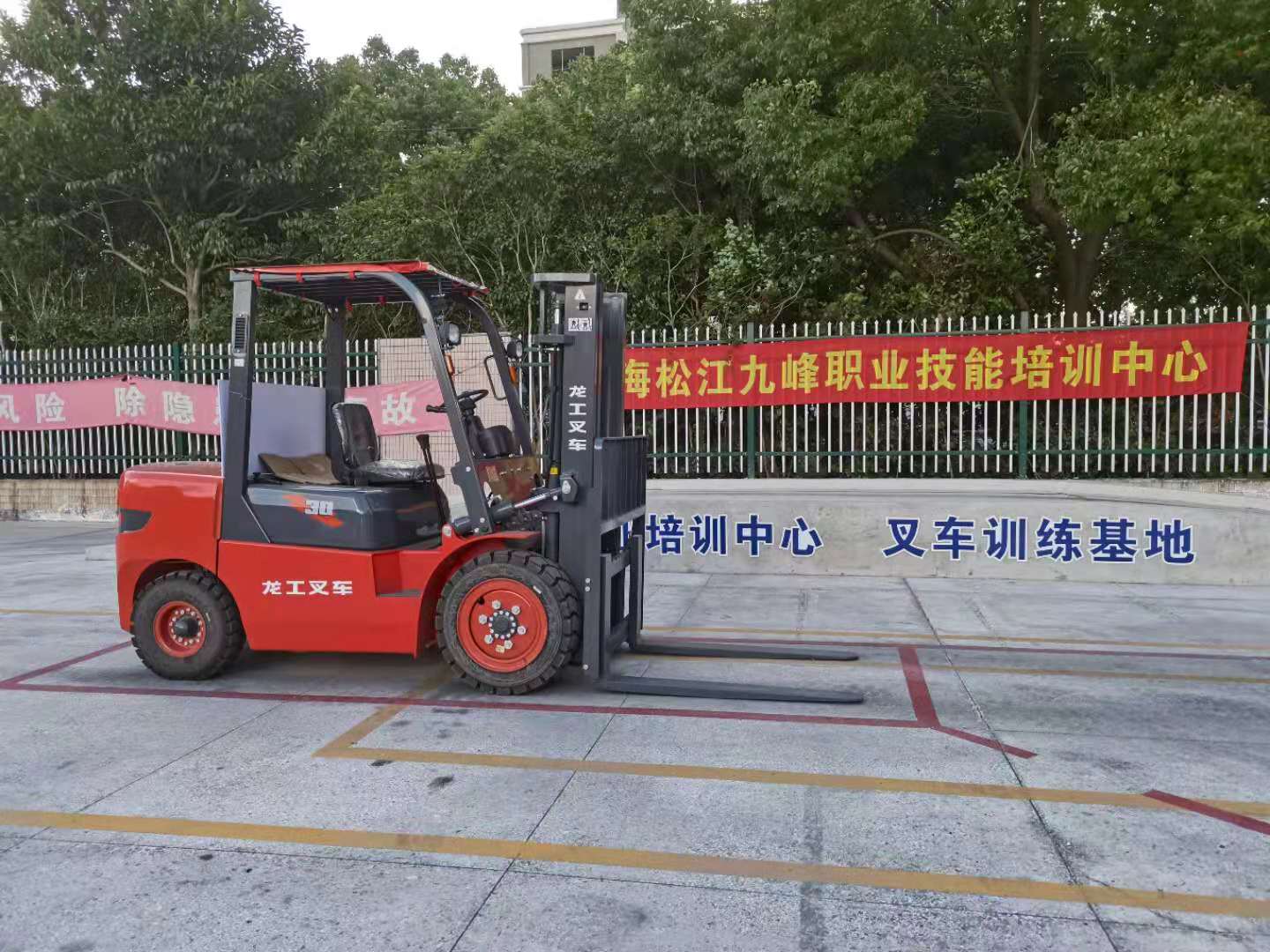 叉車(chē)司機(jī)（市場(chǎng)監(jiān)督管理局核發(fā)）